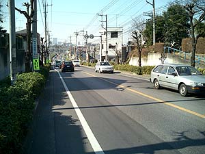 ２車線の道路の画像