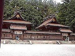 右から東御前と御本社