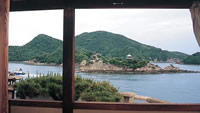 写真：鞆の浦から仙酔島を望む