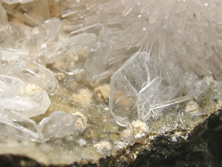 水酸魚眼石