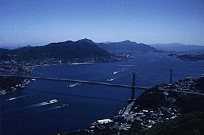 関門海峡の潮騒と汽笛