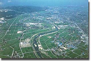 万葉のふるさとと共生する小矢部川