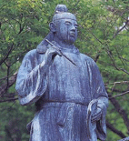 大伴家持の像