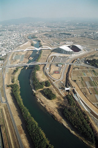 豊田市中心部を流れる矢作川