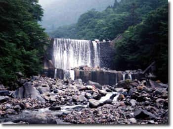 稲荷川第十砂防堰堤