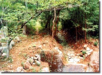 宇曽川流路工
