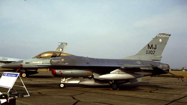 戦闘機の画像
