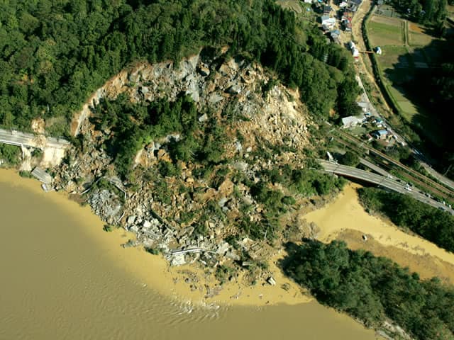 新潟県中越地震の画像