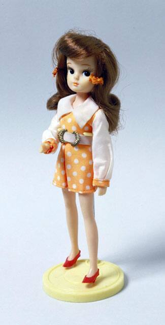 着せ替え人形の画像