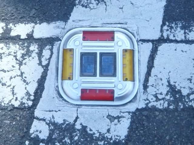 道路鋲の画像