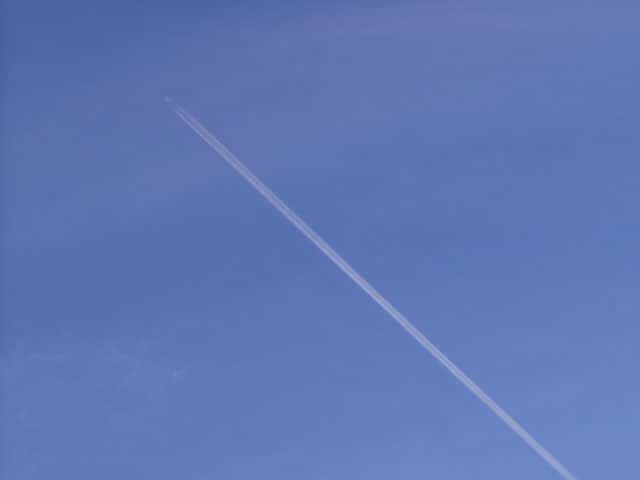 飛行機雲の画像