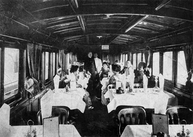 食堂車の画像