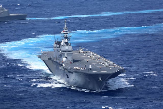 護衛艦の画像