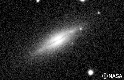 りゅう座のレンズ状銀河NGC5866