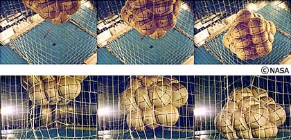 軟着陸用エアバッグの実験中