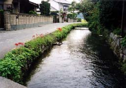 裂田の溝