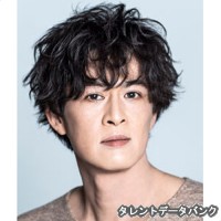 新納慎也の画像
